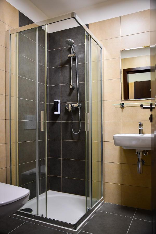 אוהרסקה הראדיסטה Hotel Fabrika מראה חיצוני תמונה